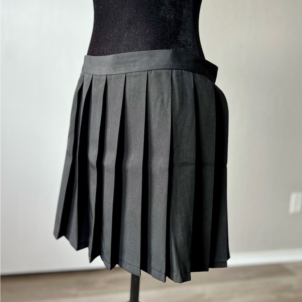 Cute and Versatile Black Pleated Skirt